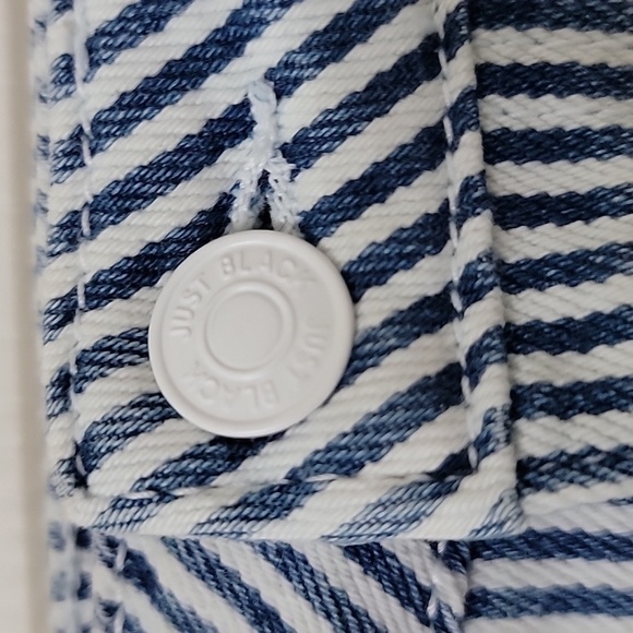 Just Black Size S Blue & White Striped Denim Mini Skirt, Raw/Frayed Hem, EUC - Picture 2 of 9